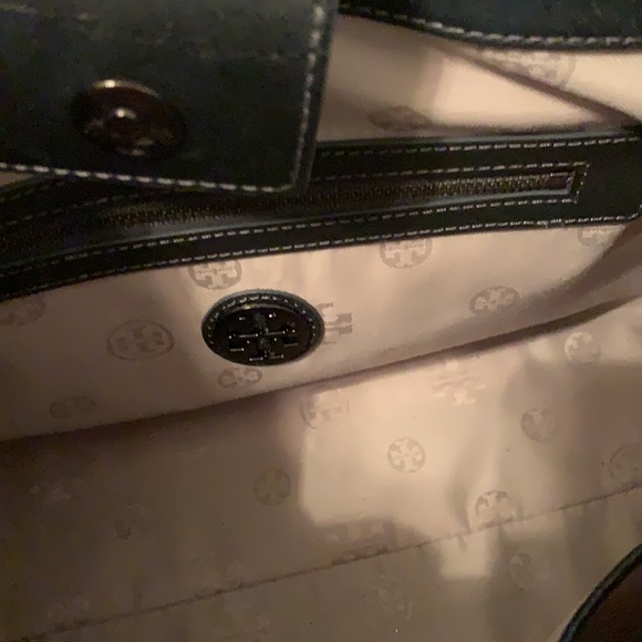 Beautiful perfect size Tory Burch bag. - Picture 3 of 7